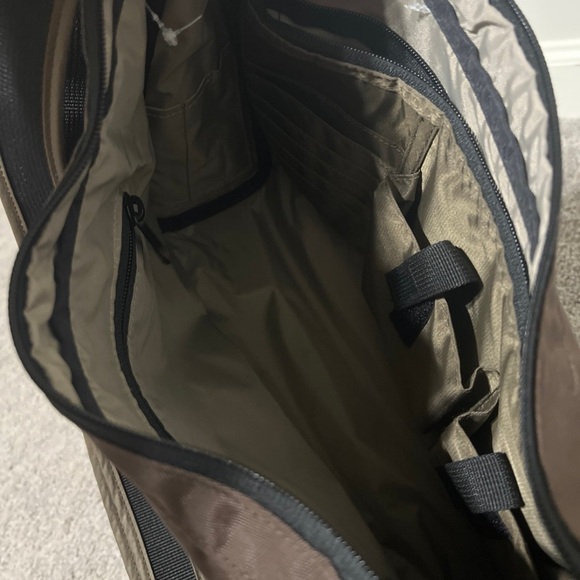 Pacsafe Crossbody Bags - Picture 7 of 12